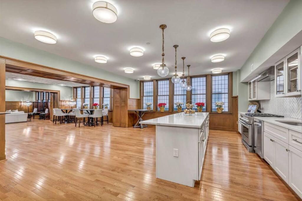 Heart Of Dt With Corner View And With Free Pool & Steam 307 Cleveland Exterior foto